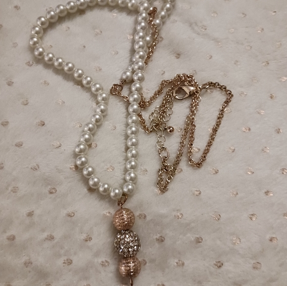 Decorated pearl necklace with crystal bling - Picture 4 of 11